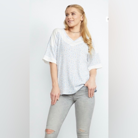 Fashion Nova Crepas Light Blue Top - Picture 3 of 3